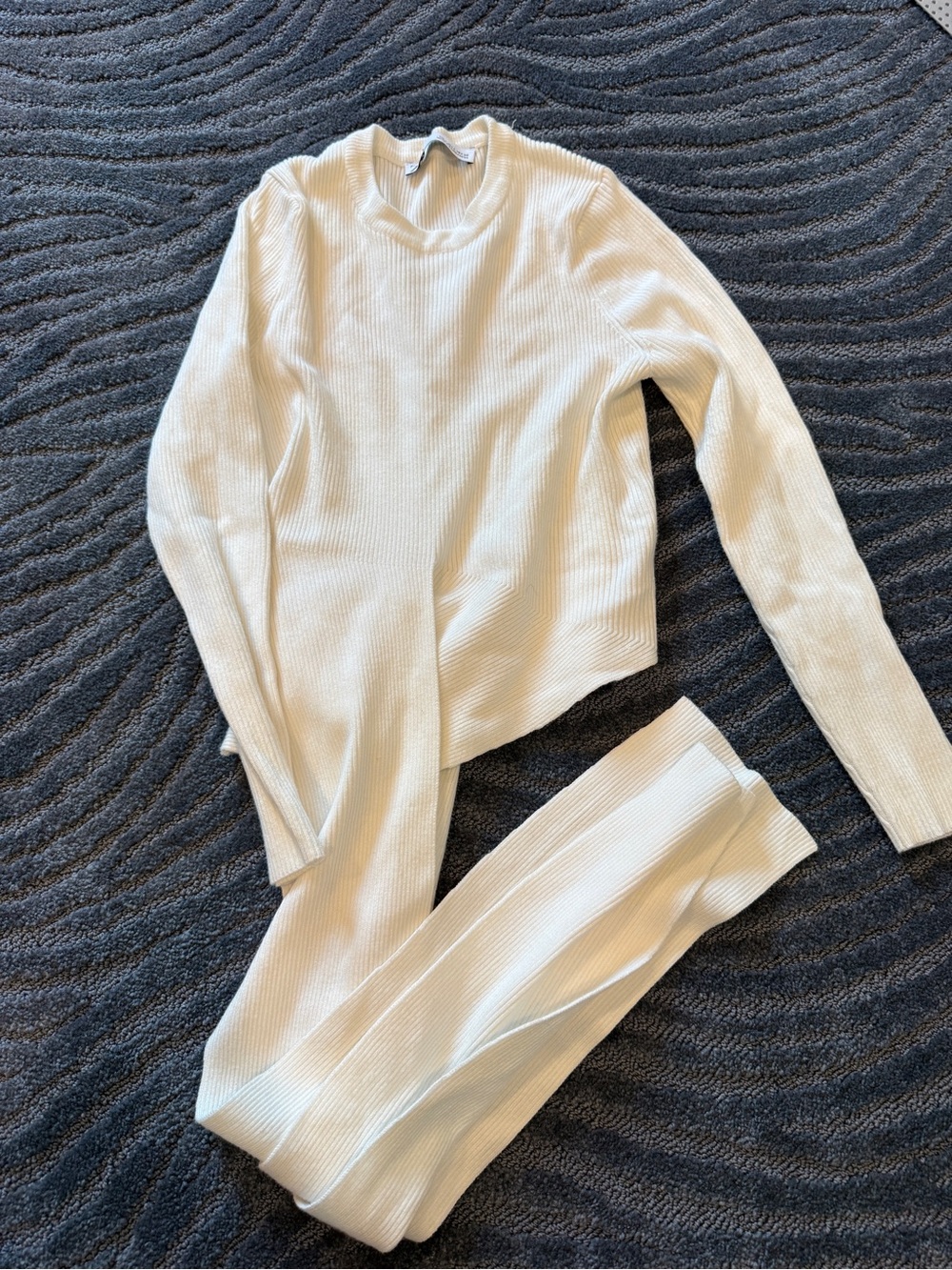 Cream Ribbed Knit wrap sweater

Fits like a small
